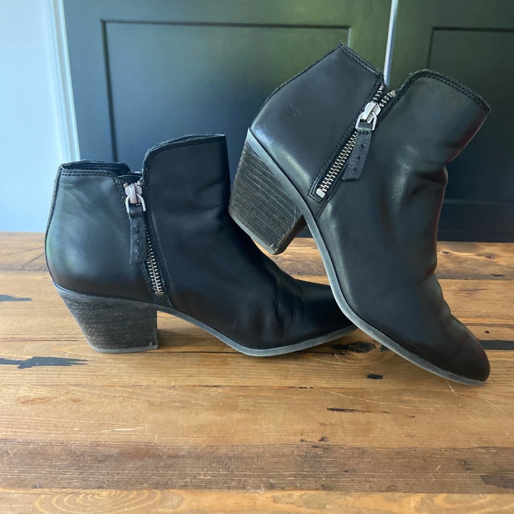 Frye Black Leather Bootie Sz 6